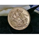 George V 22ct sovereign coin, 1911 (case)