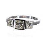 Good 18ct white gold graduated three stone princess-cut diamond ring, 1.60ct approx, clarity VS1-