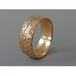 9ct rose gold engraved band ring, width 6.5mm, ring size M, 4.0gm