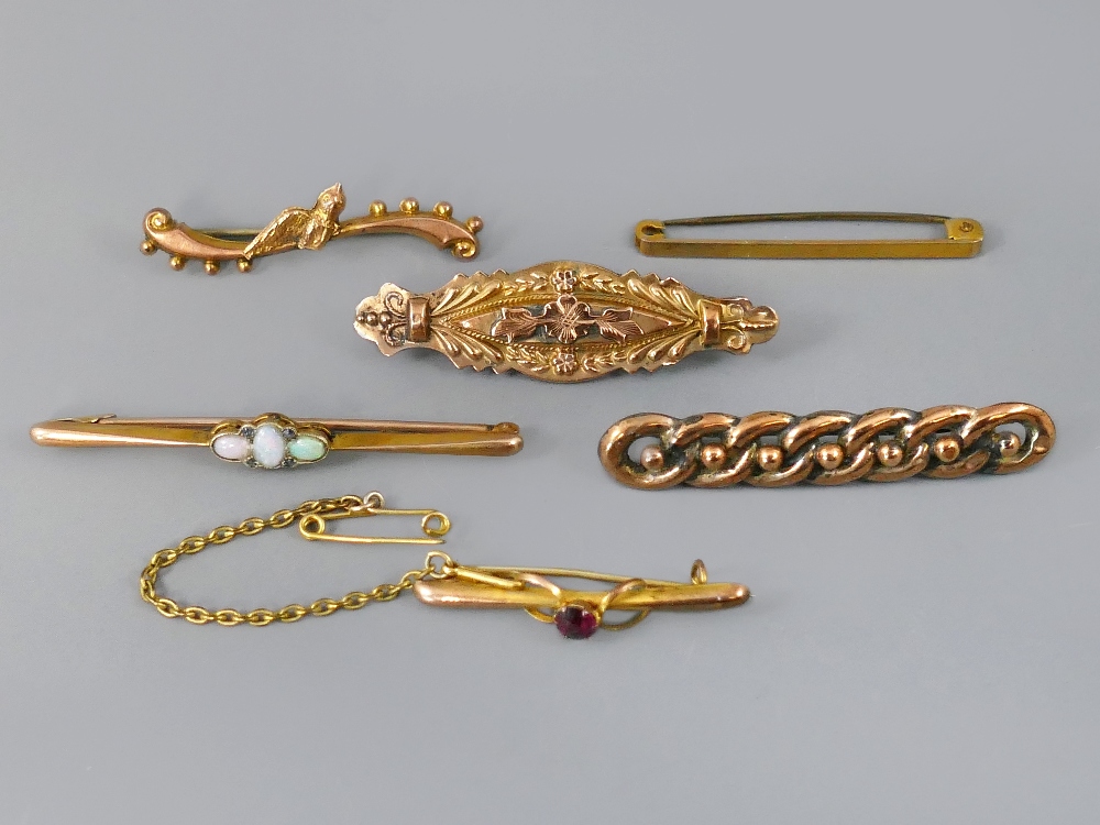Collection of five various antique 9ct bar brooches; together with a vintage 9ct tie pin, 9.8gm (6)