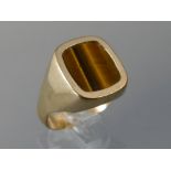 9ct square tiger's eye gentleman's signet ring, width 18mm, ring size W, 5.9gm