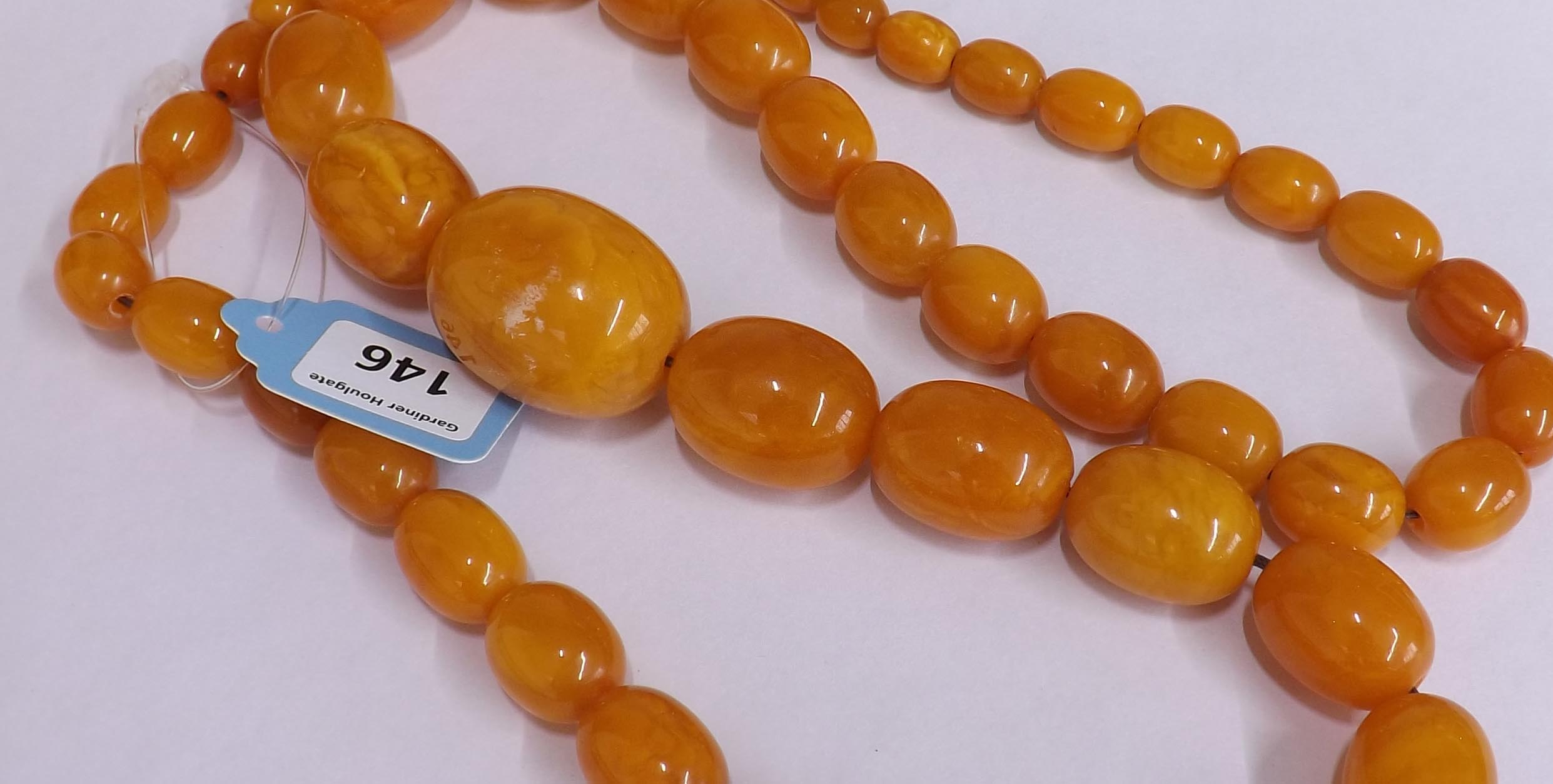 Graduated butterscotch amber bead necklace, consisting of 51 beads, 99.3gm, 10mm- 33mm, 30" long - Image 6 of 7