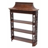 Early 20th century mahogany Chippendale style pagoda three tier open bookshelves, the pagoda top