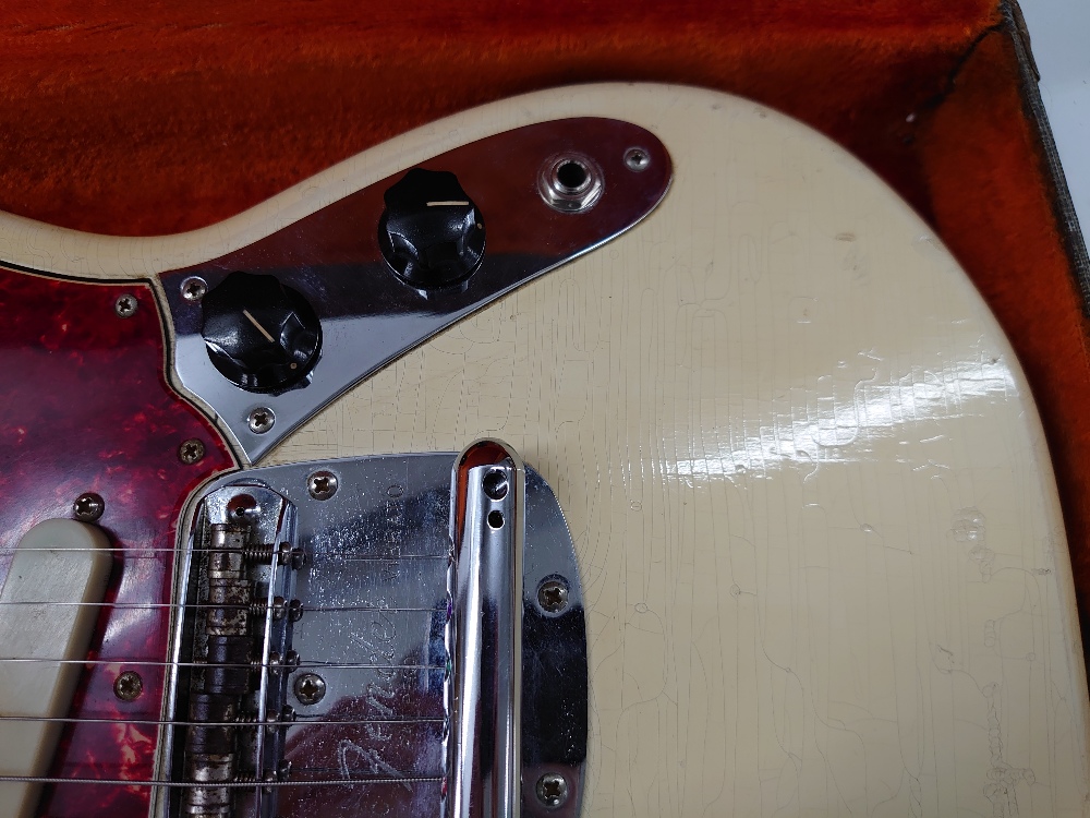 1966 Fender Mustang electric guitar, made in USA, ser. no. 1xxxx4; Finish: Olympic white, heavy - Image 8 of 10