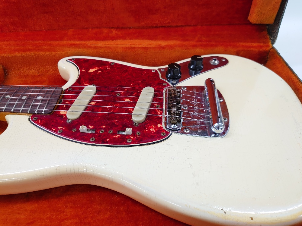 1966 Fender Mustang electric guitar, made in USA, ser. no. 1xxxx4; Finish: Olympic white, heavy - Image 5 of 10