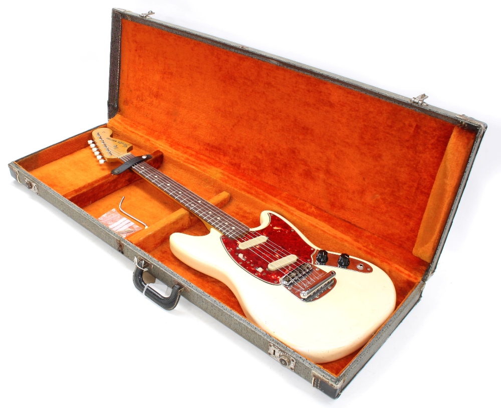 1966 Fender Mustang electric guitar, made in USA, ser. no. 1xxxx4; Finish: Olympic white, heavy - Image 3 of 10