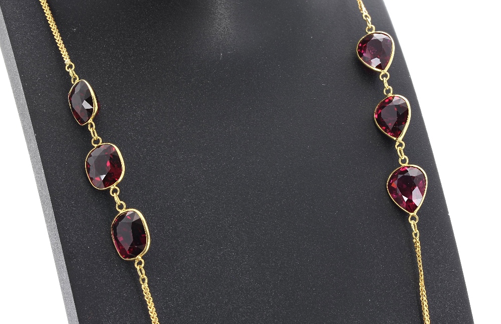 Rhodolite garnet 14k yellow gold necklace, set with six groups of three oval garnets an slender - Image 2 of 2