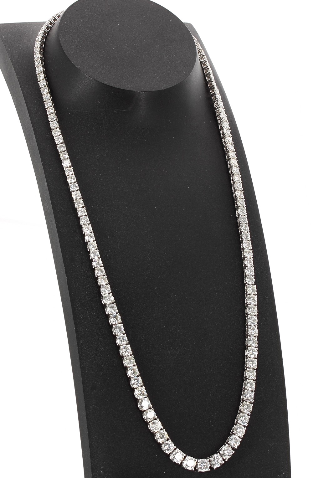 Fine and impressive 18ct white gold Riviére graduated diamond line necklace, round brilliant-cut