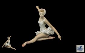 Lladro Porcelain Figurine ' Swan Ballet ' Model No 5920, Issued 1992 - 2010.