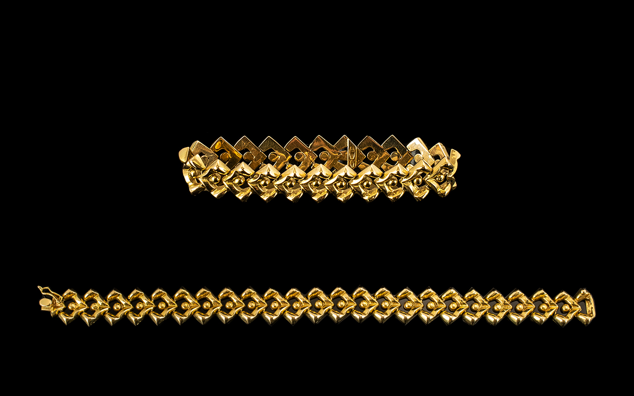 18ct Gold Attractive Well Designed Bracelet - from the 1980's. Marked 750 - 18ct.