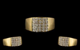 18ct Gold Attractive and Nice Quality Diamond Set Dress Ring - the diamonds of commercial white