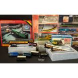 OO Gauge Interest To Include A Lima Railway Train Set ''Container Unloader'' In Original Box, Hornby