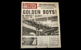 England World Cup 1966 - 4 autographs on reporduction newspaper - Martin Peters, Nobby Stiles,