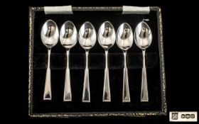 Cased Set of 6 Coffee Spoons hallmarked for Sheffield U 1962.