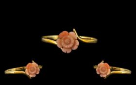 9ct Gold Coral Flower Set Ring. Ring Size - S.