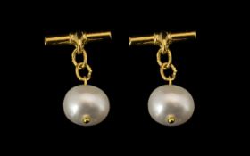 Pair of Pearl Cufflinks. In Good Condition - Please See Photo to Confirm.