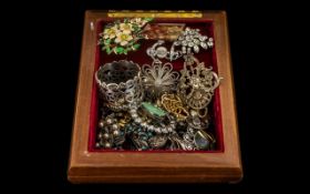 Large Collection of Vintage Brooches and Badges, including enamelled, diamante, pearl etc.