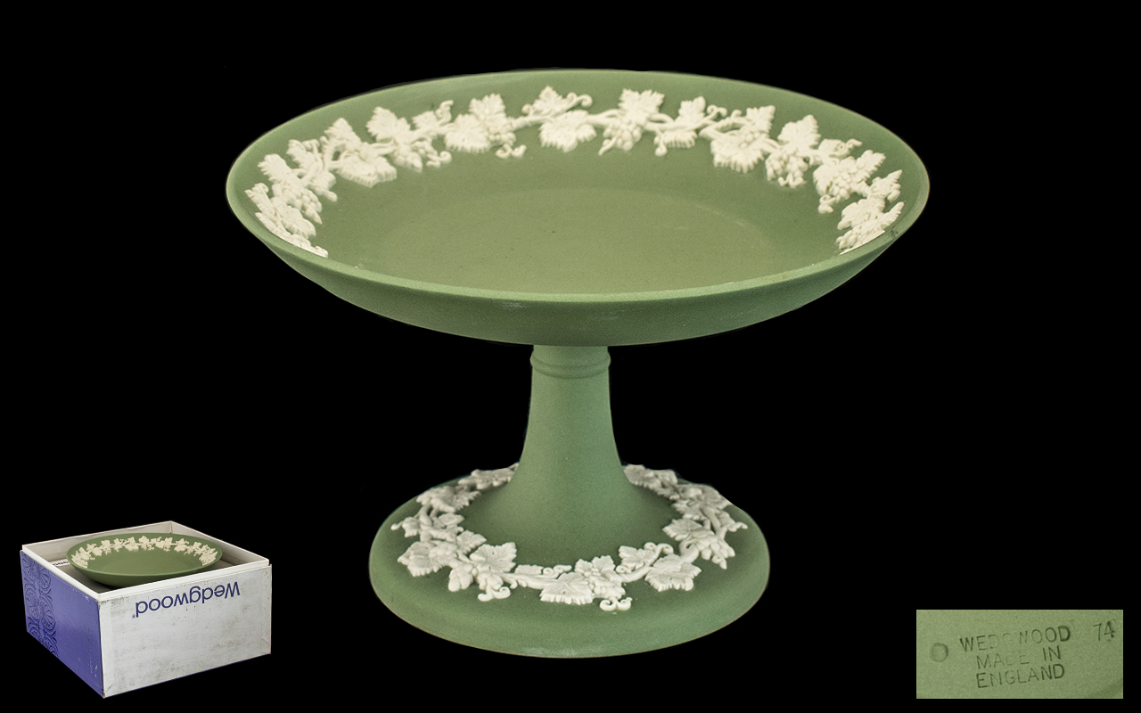 Wedgwood Green Jasper Cake Stand. With original boxes. - Image 2 of 2