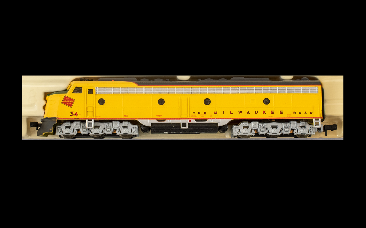 Life Like Superb Quality N Gauge Scale Die Cast Motor Locomotive The Milwaukee Road Locomotive no