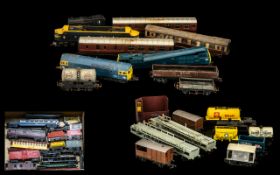 Collection of Modern Hornby 00, to include rolling stock, carriages, engines etc. As found.