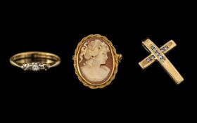 A Small Collection of 9ct Gold Jewellery three pieces all fully hallmarked for 9ct - 375.