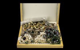 Collection of Quality Vintage Costume Jewellery comprising: a quantity of brooches set with various