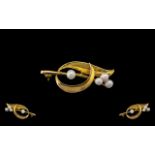 Ladies - Attractive 9ct Gold Brooch Set with Pearls.