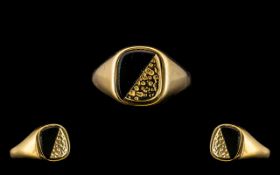 Gents - 9ct Gold Stone Set Signet Ring. Fully Hallmarked for 9.375. Ring Size Y - Large.