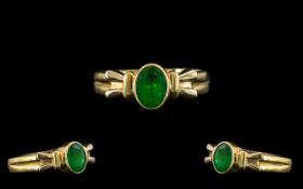 18ct Gold - Attractive Single Stone Emerald Set Dress Ring, Excellent Design / Shank,