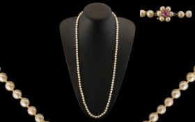 A Ladies Good Quality Single Strand Cultured Pearl Necklace with 9ct Gold Clasp,