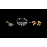 Small Collection of 9ct Gold Jewellery, to include a pair of knot style stud earrings,