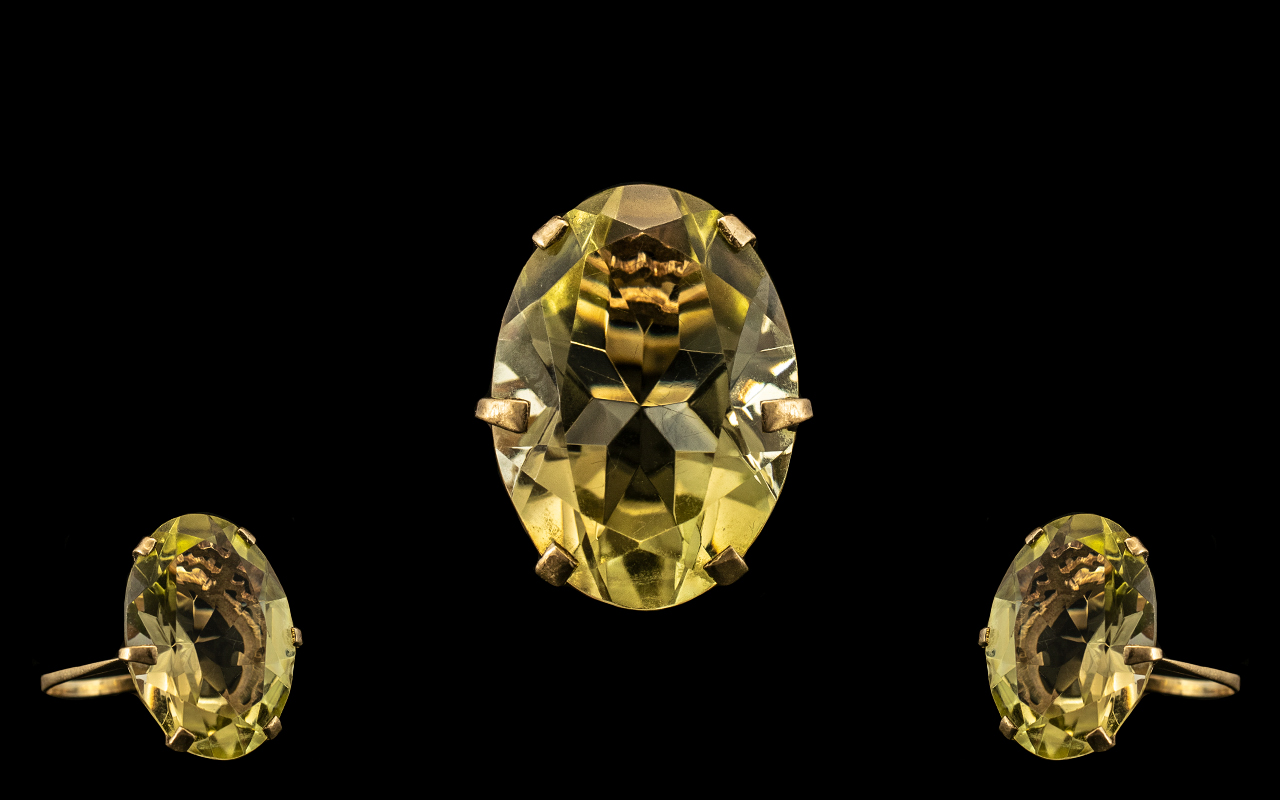 9ct Gold - Attractive / Impressive Single Faceted Topaz Stone Set Dress Ring. The Large Faceted