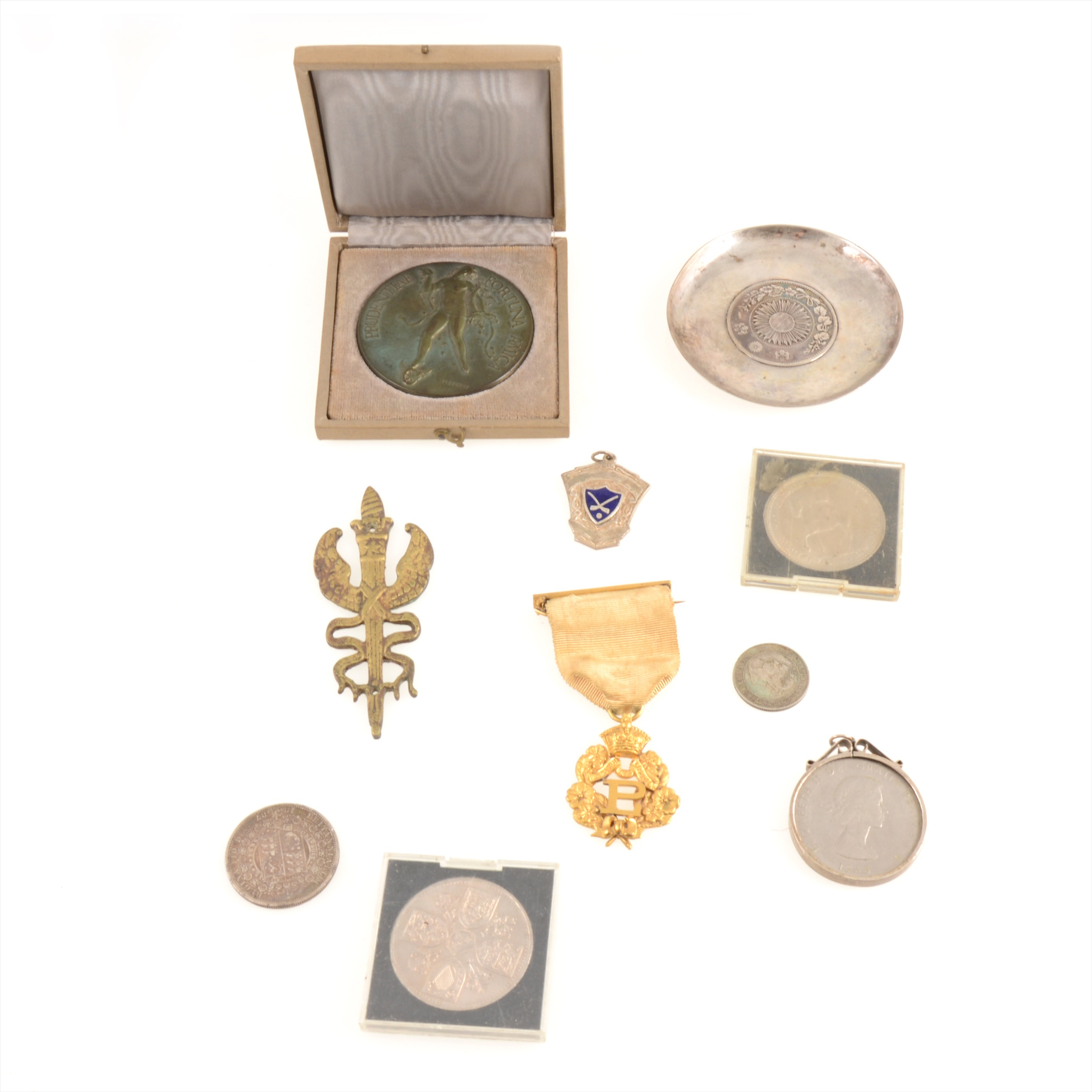 A quantity of coins, gilt metal Primrose League badge, bronze medallion, etc