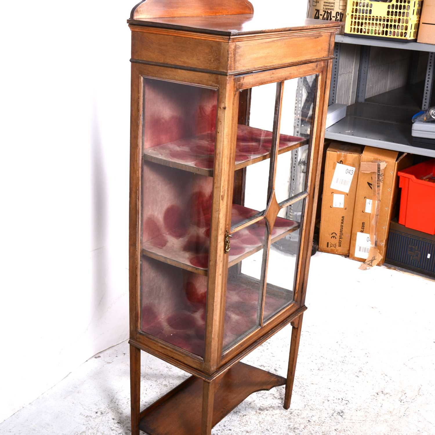 An Edwardian inlaid mahogany china cabinet - Image 4 of 5