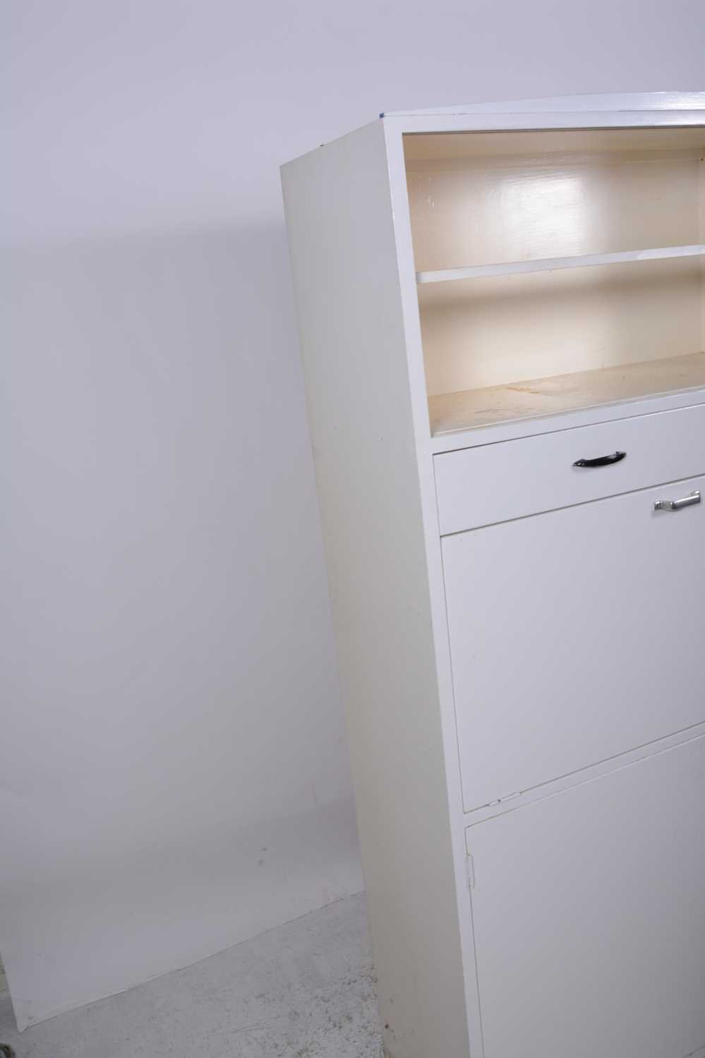 A white-painted utility kitchen cabinet - Image 7 of 7