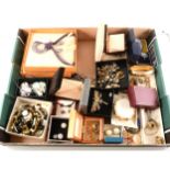 A tray of modern and vintage costume jewellery.