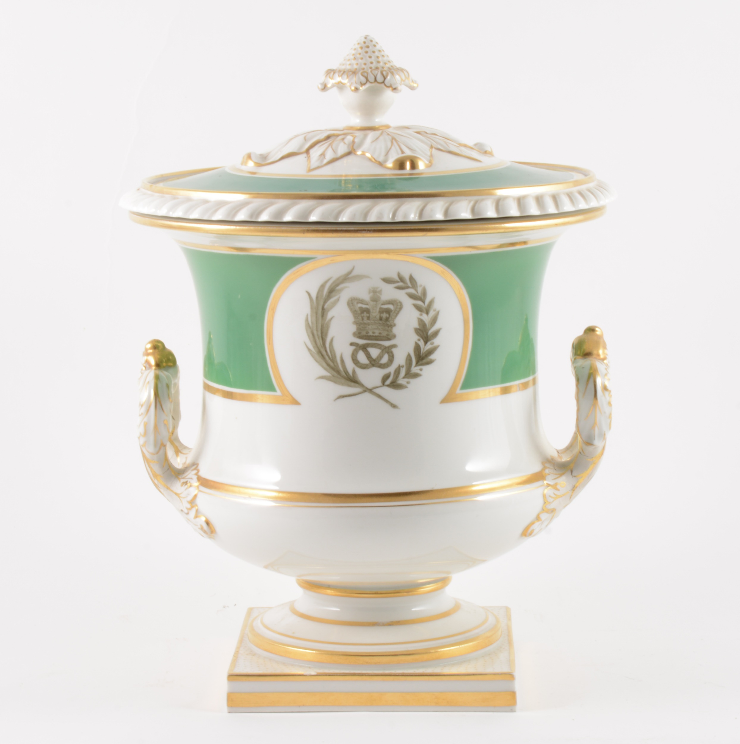 A Flight Barr & Barr period Worcester porcelain covered urn, 1825-30