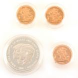 Two Gold Proof Full Sovereigns, Queen Elizabeth II 1980 in plastic capsules