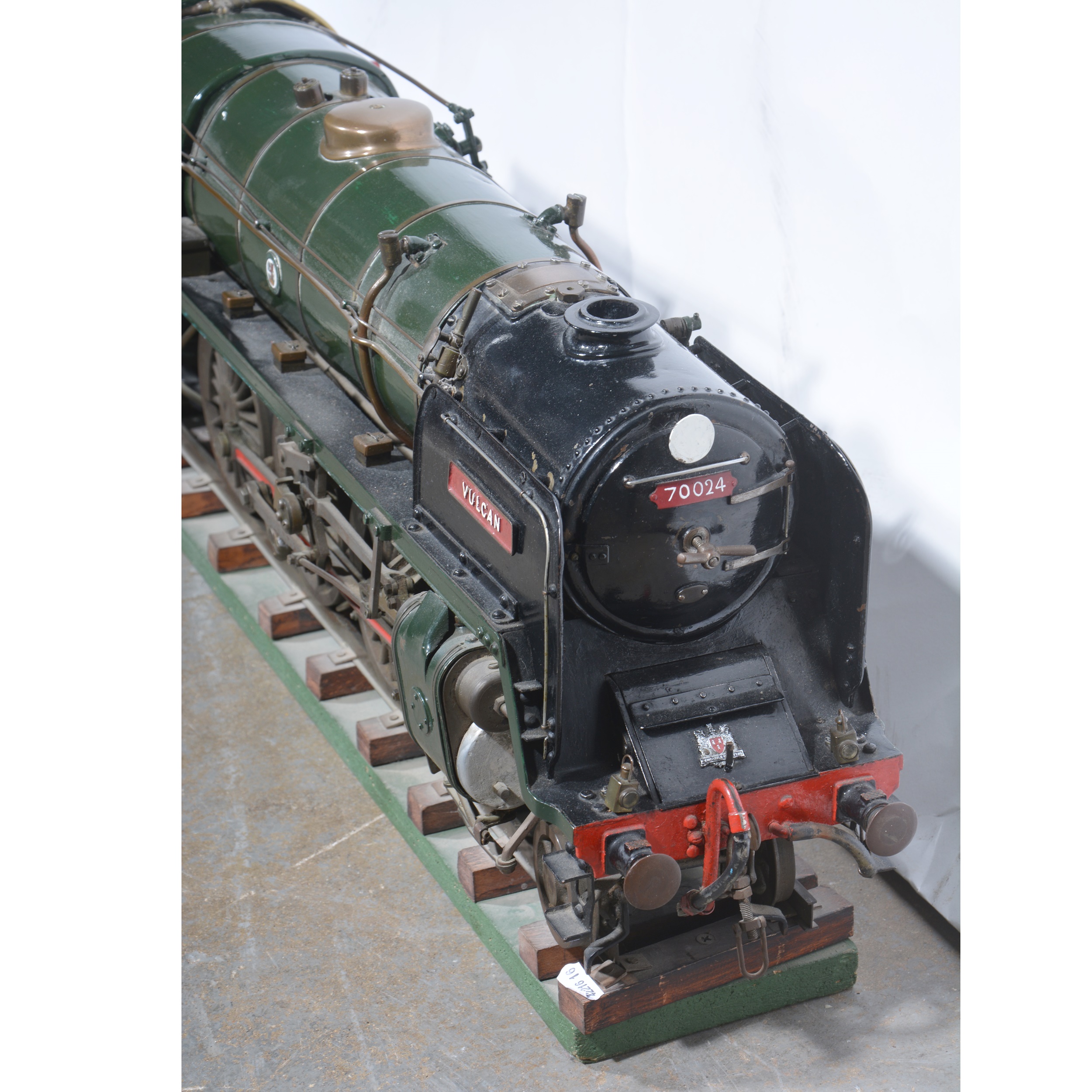 A 3.5 inch gauge live steam locomotive; 4-6-2 BR green, 'Vulcan', with tender, no.70024, 132cm full - Image 2 of 5