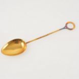 A yellow metal teaspoon marked 9ct, 21cm, approximate weight 7gms.