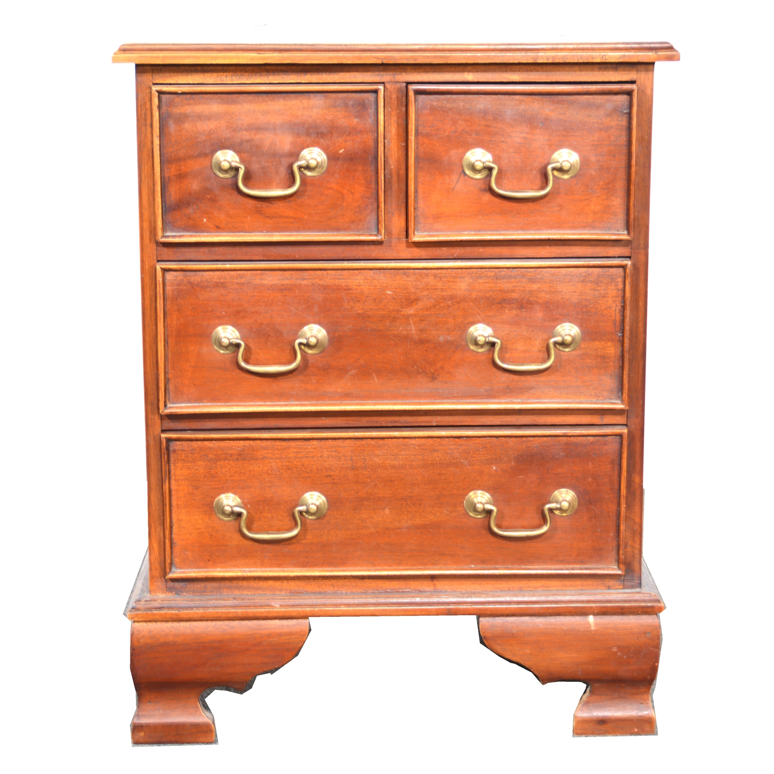 Georgian style mahogany chest of drawers and a pair of matching bedside tables - Image 2 of 3