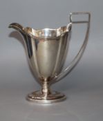 An Edwardian silver cream jug, Thomas Bradbury & Sons, London, 1904, weighted, 14.2cm.