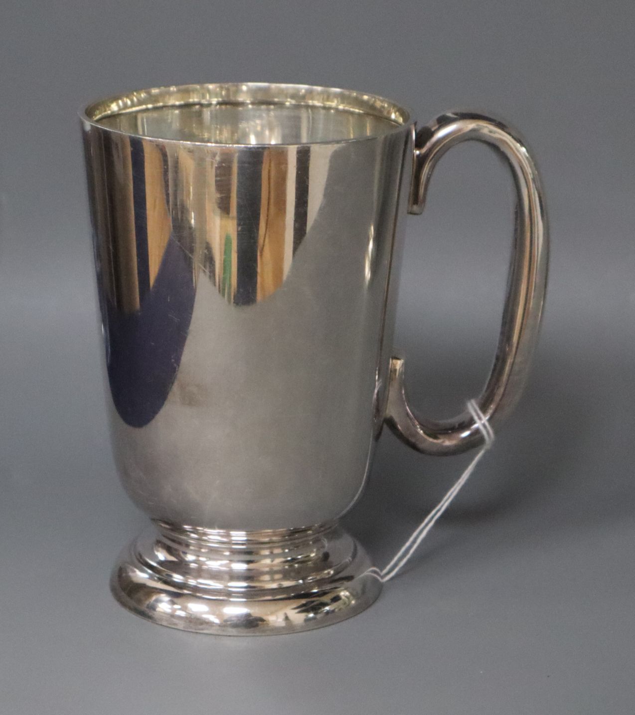 A George V silver mug by Walker & Hall, Sheffield, 1934, 13.7cm, 11 oz.