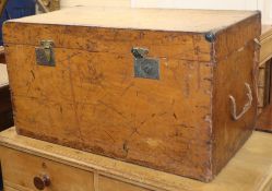 A vintage trunk W.84cm