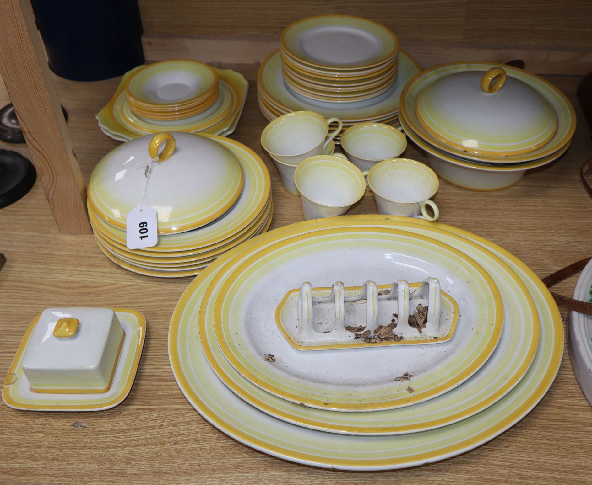 A Shelley part tea and dinner service