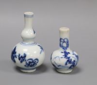 Two 17th century Chinese miniature blue and white bottle vases tallest 6.5cm