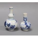 Two 17th century Chinese miniature blue and white bottle vases tallest 6.5cm