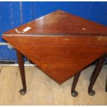 A George III drop flap corner table W.91cm