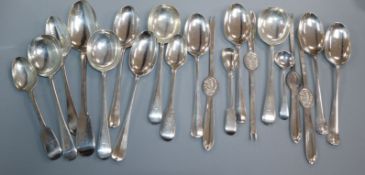 Sundry silver cutlery consisting: six Hanoverian pattern dessert spoons, a set of four lobster picks