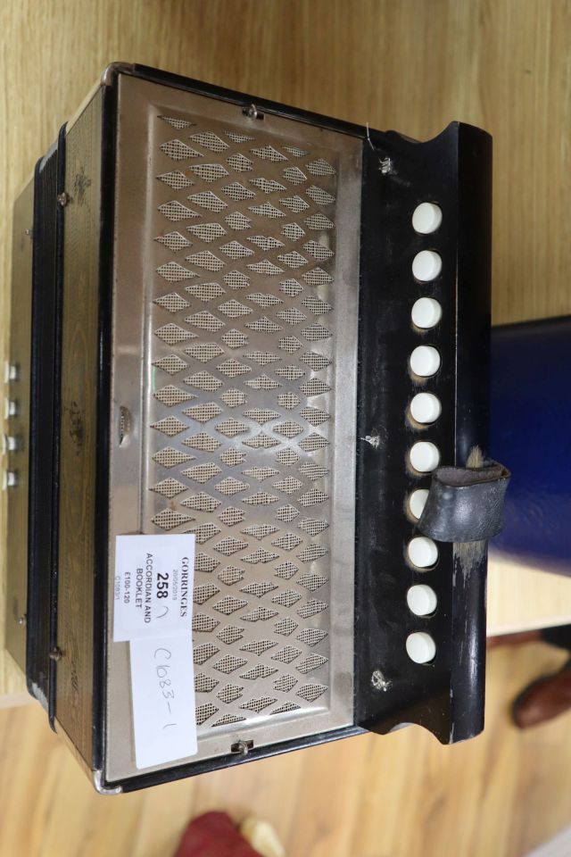 A Hohner Melodian Accordian and booklet - Image 2 of 7